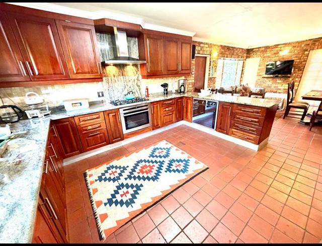 4 BEDROOM HOUSE FOR SALE IN OAK PARK